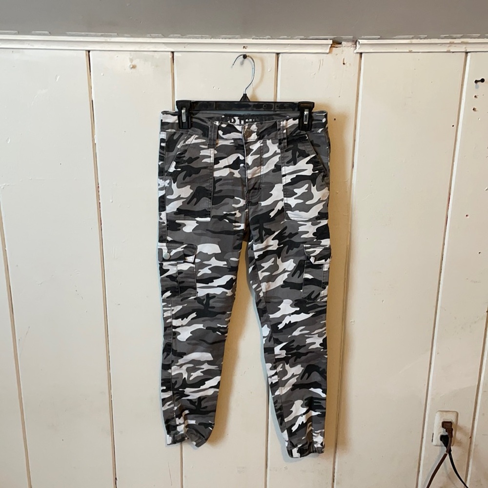 Black camo pants 🌟